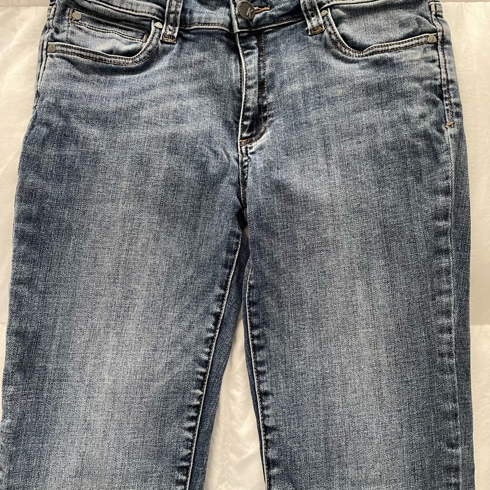 Kut From The Kloth Women Natalie Booth cut BluJeans. Sz. 6. Excellent Condition.